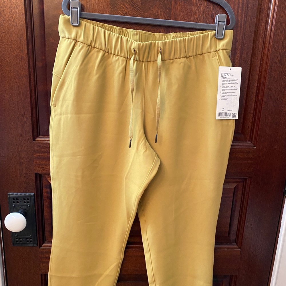 Lululemon NWT On The Fly woven crop pant size 10